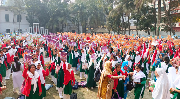 ময়মনসিংহে বই উৎসবেও হাসি নেই অনেক শিক্ষার্থীর