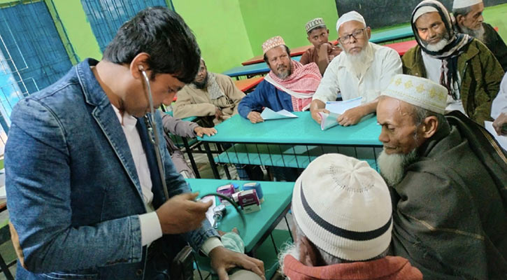 ফরিদগঞ্জে ৩ শতাধিক রোগীকে বিনামূল্যে চিকিৎসাসেবা