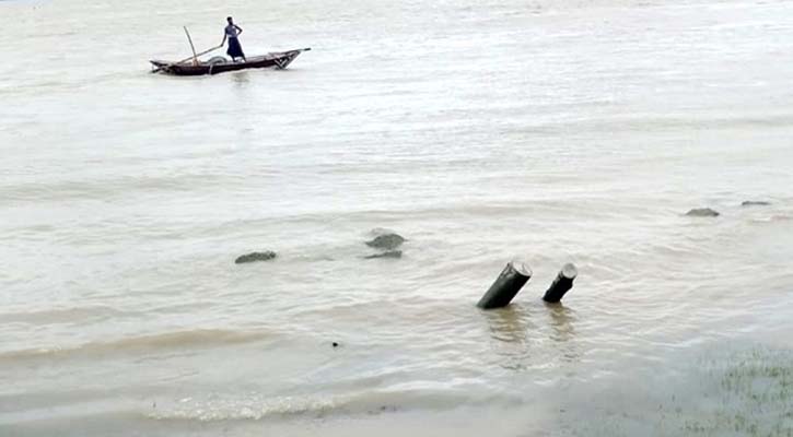 মেঘনায় ভাসছিল অজ্ঞাত ব্যক্তির মরদেহ 