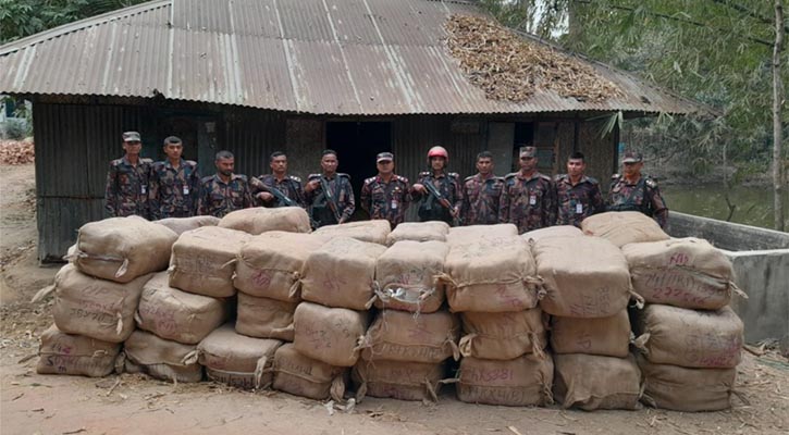 পরিত্যক্ত ঘরে মিলল ২ কোটি টাকার ভারতীয় কাপড়