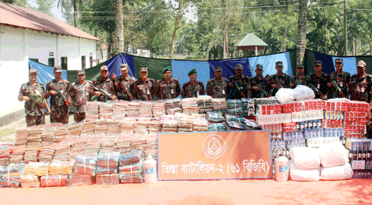 বুড়িমারী স্থলবন্দরে তিন ট্রাক ভারতীয় পণ্য আটক