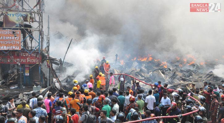 বঙ্গবাজারে অগ্নিকাণ্ড: হামলার ঘটনায় ফায়ার সার্ভিসের মামলা