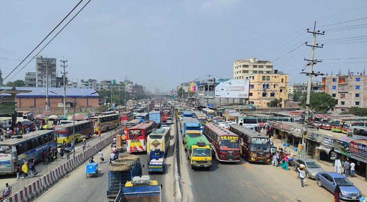 যানবাহনের চাপ বাড়তে শুরু করেছে মহাসড়কে