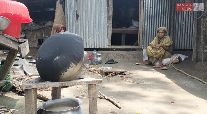 ঘূর্ণিঝড় মোখা নিয়ে আতঙ্ক-উৎকণ্ঠায় উপকূলবাসী