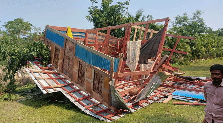 হঠাৎ কালবৈশাখী ঝড়, কয়েকশত ঘর-গাছপালা লণ্ডভণ্ড 