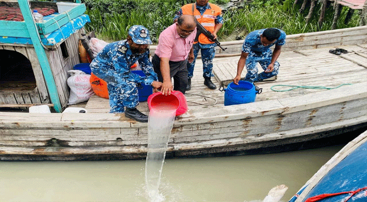 পাথরঘাটায় ৬ লাখ চিংড়ির রেণু পোনা জব্দ