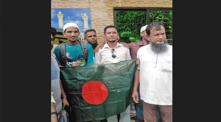 পায়ে হেঁটে হজে যেতে চাওয়া আদিব পেয়েছেন ভারতের ভিসা