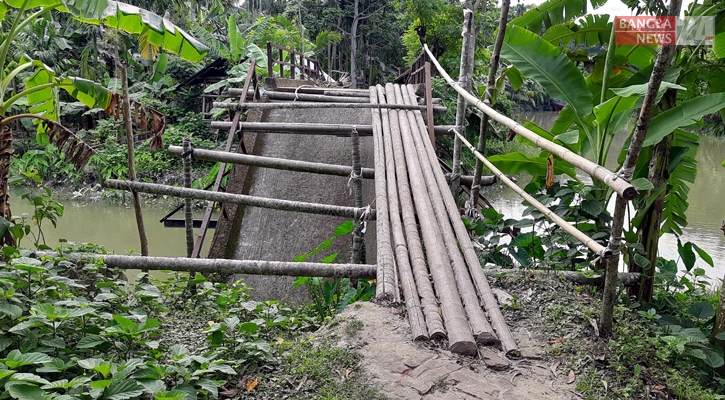 ছয় বছরেও সংস্কার হয়নি একপাশ ধসে যাওয়া কালিখোলা ব্রিজ