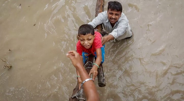 দিল্লিতে বাড়ছে যমুনার পানি, সরিয়ে নেওয়া হচ্ছে বাসিন্দাদের