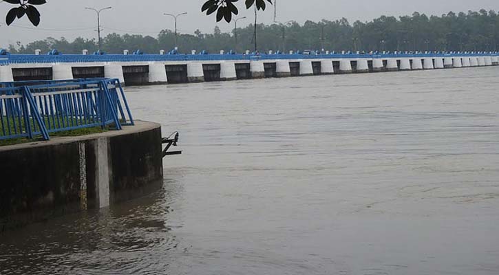 তিন নদীর পানি বিপৎসীমার ওপরে