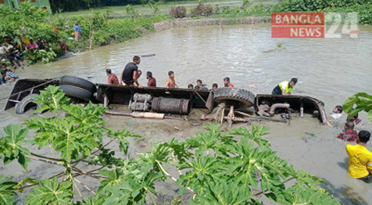 ঝালকাঠি দুর্ঘটনায় চালকসহ তিনজনকে আসামি করে মামলা