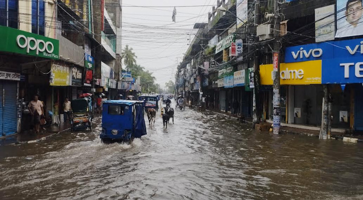 তলিয়ে গেছে নগরের অধিকাংশ সড়ক