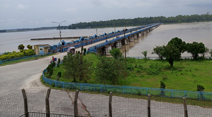 বিপৎসীমার ওপরে তিস্তা, পানিবন্দি শত শত পরিবার