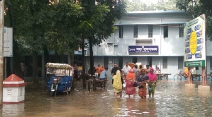 সৈয়দপুর ১০০ শয্যা হাসপাতাল চত্বরে হাঁটুপানি, যাতায়াতে ভোগান্তি