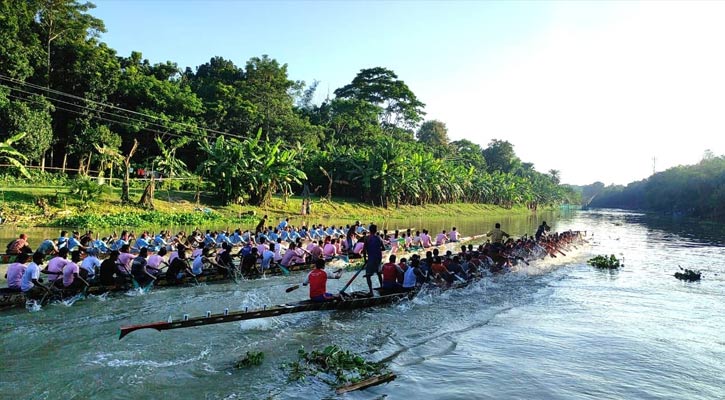 ফরিদপুরের কুমার নদে ঐতিহ্যবাহী নৌকা বাইচ