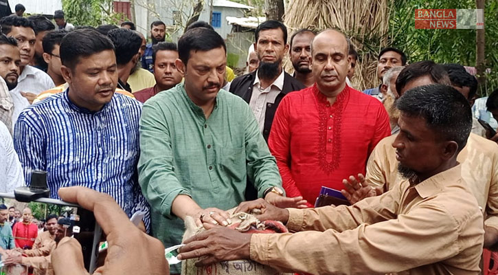 ঘূর্ণিঝড়: সালথায় ক্ষতিগ্রস্ত ২১ পরিবারের পাশে এমপি লাবু চৌধুরী