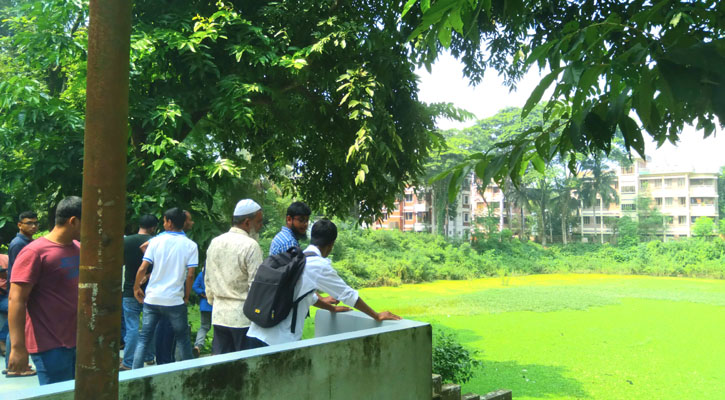 বান্ধবীকে বাঁচাতে পুকুরে ঝাঁপ, প্রাণ গেল কলেজশিক্ষার্থীর