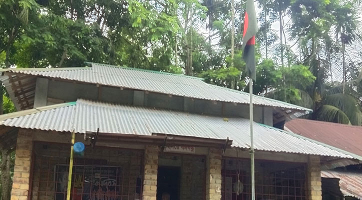 ঘুষের টাকা না দেওয়ায় শিক্ষকের এমপিও আবেদন না পাঠানোর অভিযোগ 