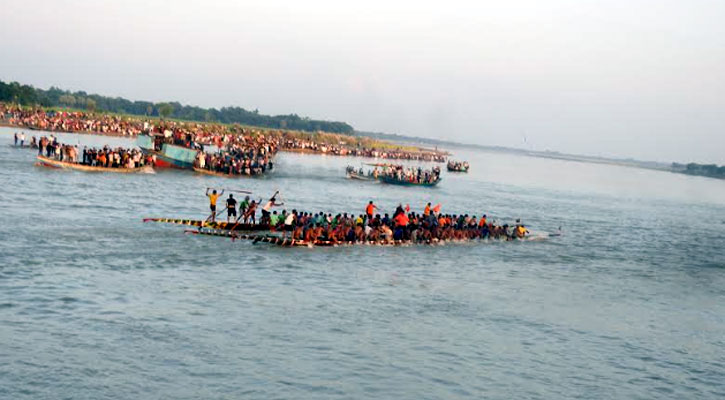 মাগুরায় হয়ে গেল শত বছরের ঐতিহ্যবাহী ঝামা  নৌকাবাইচ