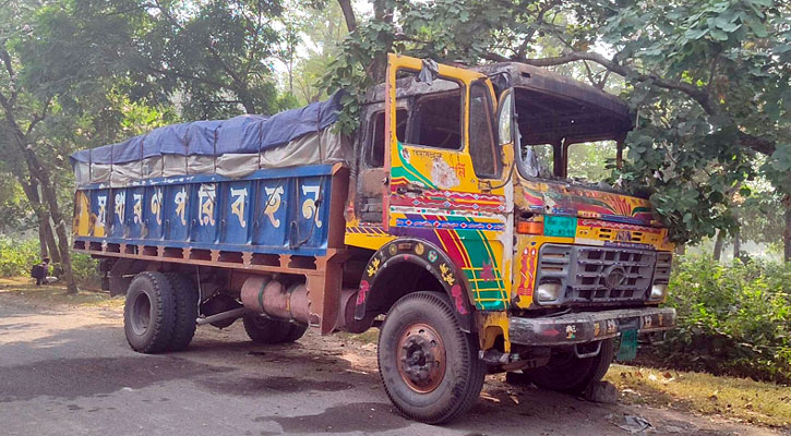 বঙ্গবন্ধু সেতু পশ্চিম মহাসড়কে ট্রাকে আগুন