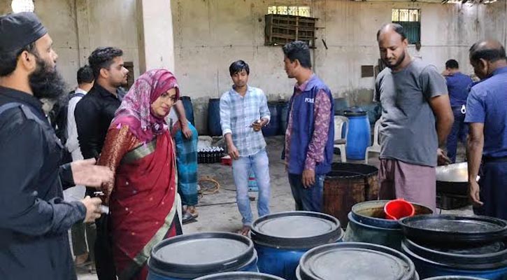 ভেজাল পণ্যের কারখানায় ভ্রাম্যমাণ আদালতের অভিযান, কারখানা বন্ধ