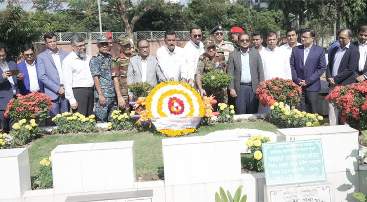 মেয়র আনিসুল হকের সমাধিতে ডিএনসিসির শ্রদ্ধা