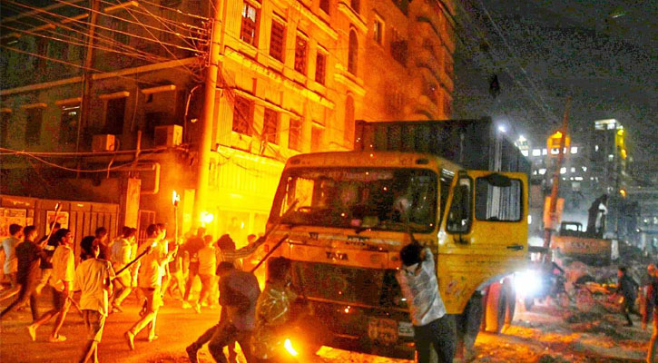 হরতাল সমর্থনে মশাল মিছিলে গিয়ে ট্রাক ভাঙচুর, আটক ১