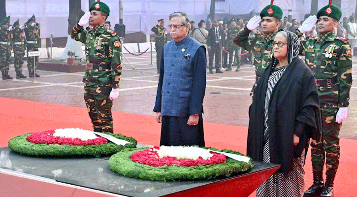 শহীদ বুদ্ধিজীবী স্মৃতিসৌধে রাষ্ট্রপতি-প্রধানমন্ত্রীর শ্রদ্ধা