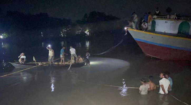 রাতের ‘আতঙ্ক’ বাল্কহেড, ডুবছে নৌযান ঝরছে প্রাণ