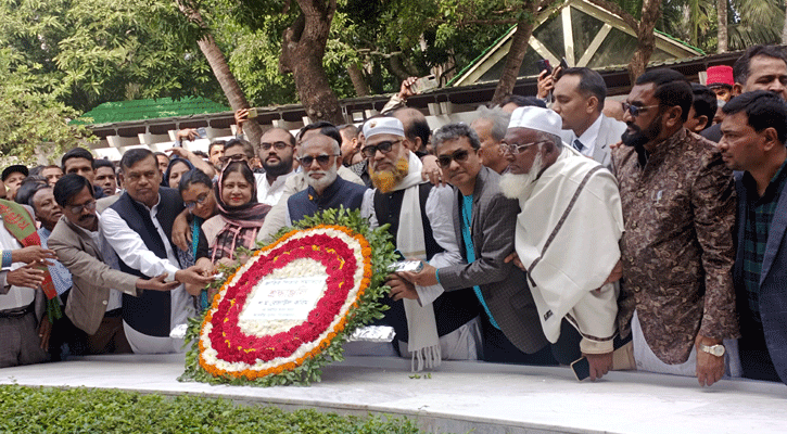 টুঙ্গিপাড়ায় বঙ্গবন্ধুর সমাধিতে শ ম রেজাউল করিমের শ্রদ্ধা