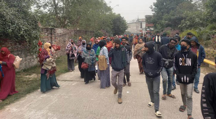 বেতনের দাবিতে কারখানার ভেতরেই রাত কাটালেন শ্রমিকরা   