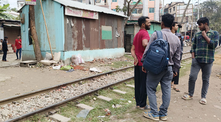 সন্তান নিয়ে ট্রেনের নিচে ঝাঁপ দেওয়া নারীর পরিচয় মিলেছে