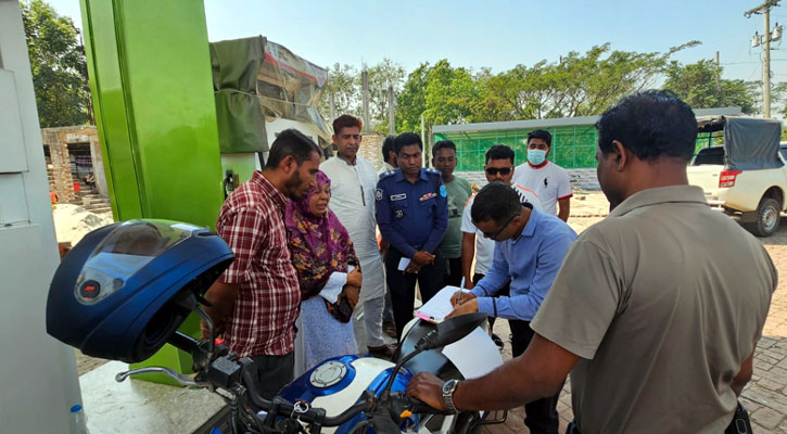 নবাবগঞ্জে তেলের দাম বেশি রাখায় ফিলিং স্টেশন মালিককে জরিমানা