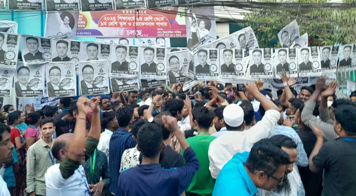 ভোট গণনা শেষ হওয়ার আগেই টিটু সমর্থকদের বিজয় মিছিল 