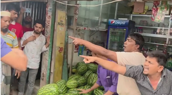 তরমুজের দাম নিয়ে ভোক্তা অধিকারের কর্মকর্তাদের সামনেই হাতাহাতি