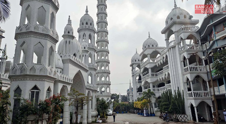 মুগ্ধতা ছড়াচ্ছে খুলনার দারুল উলুম মসজিদ