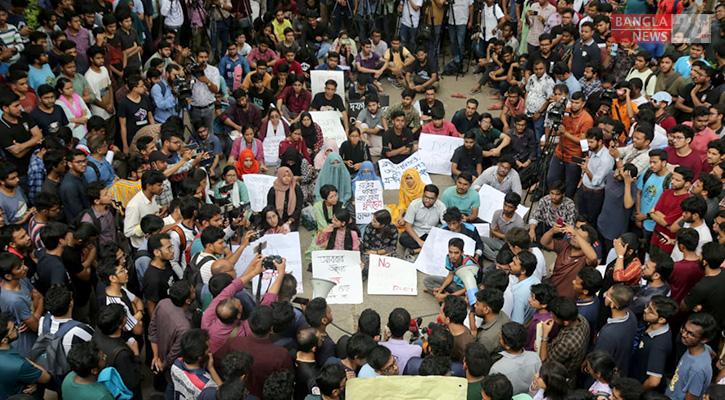 ৫ দফা দাবিতে আন্দোলনে বুয়েট শিক্ষার্থীরা