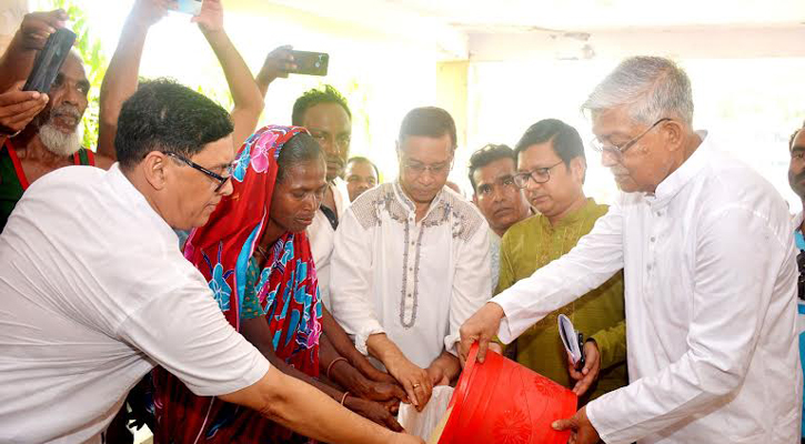 বঙ্গবন্ধুর স্বপ্ন বাস্তবায়নে প্রধানমন্ত্রী নিরলসভাবে কাজ করছেন: ভূমিমন্ত্রী