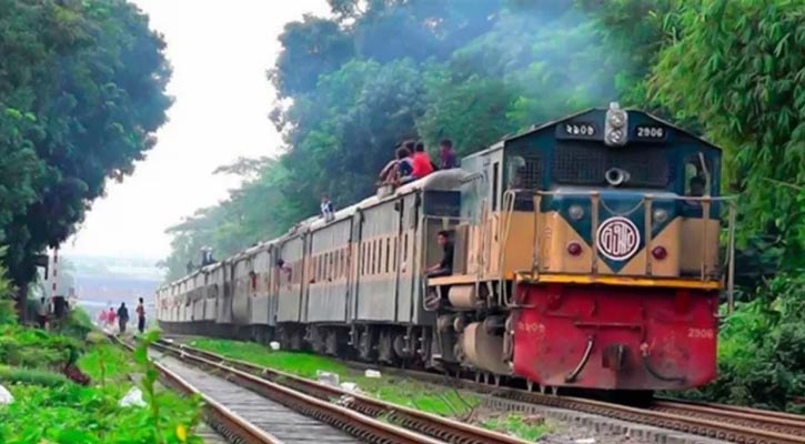 গরমে দুর্ঘটনা এড়াতে গতি কমিয়ে চলছে ট্রেন