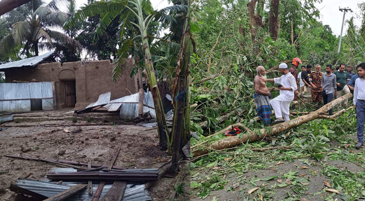 বান্দরবানে কালবৈশাখী ঝড়, শত শত ঘরবাড়ি বিধ্বস্ত 