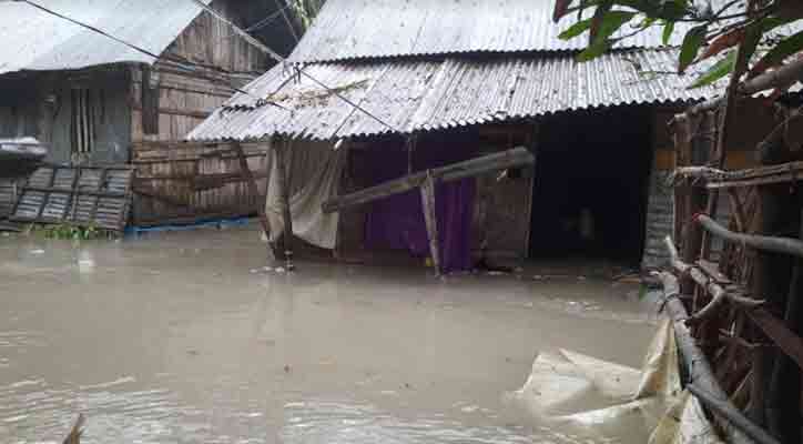 বাগেরহাটে পানিবন্দি ৫ লাখ মানুষ, ৪৫ হাজার ঘরবাড়ি বিধ্বস্ত