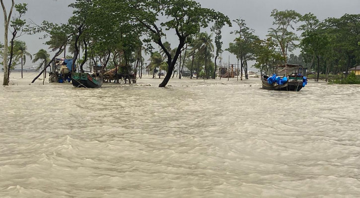 নোয়াখালীর উপকূলে বাড়ছে বৃষ্টি-বাতাস, নিম্নাঞ্চল প্লাবিত