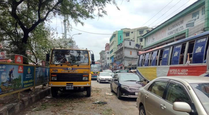 ঘূর্ণিঝড় রিমাল: ঢাকা উত্তরের প্রধান সড়কে যান চলাচল স্বাভাবিক