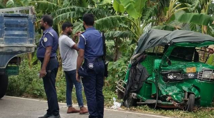 বাকেরগঞ্জে সড়ক দুর্ঘটনায় শিশুসহ নিহত ২