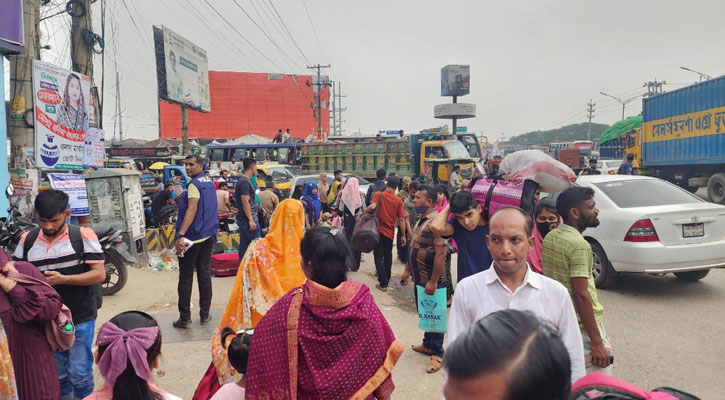 বাসের কৃত্রিম সংকট তৈরি করে বাড়তি ভাড়া আদায়ের অভিযোগ