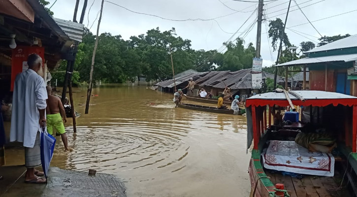 পানিবন্দি ১০ হাজার মানুষ, নৌকায় সাজেক ছাড়ছেন পর্যটকরা