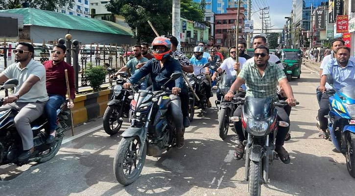 সিলেটে লাঠিসোঁটা নিয়ে আন্দোলনকারীদের ধাওয়া দিয়েছে ছাত্রলীগ