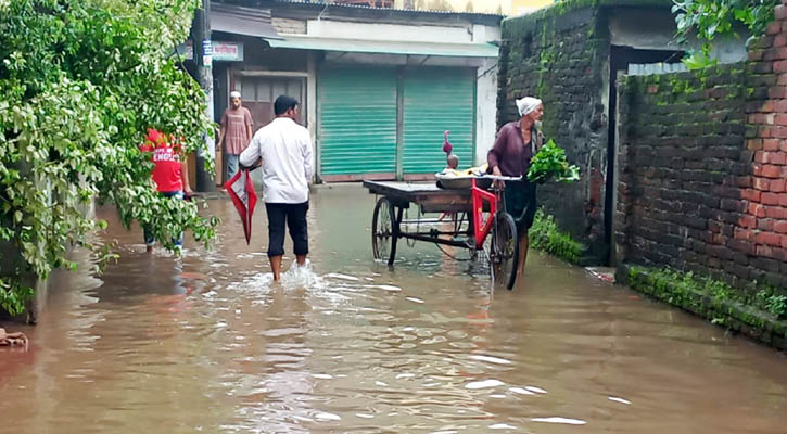 চাঁদপুরে ২৪ ঘণ্টায় ৭১ মিলিমিটার বৃষ্টিপাত, জনজীবনে দুর্ভোগ