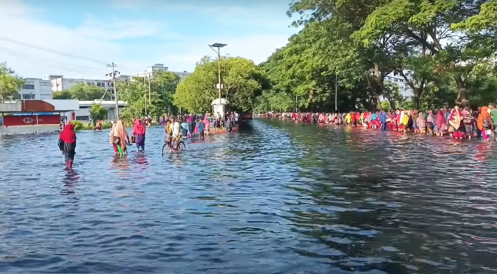 বন্যার পানিতে পাঁচ দিন ধরে বন্ধ কুমিল্লা ইপিজেড 