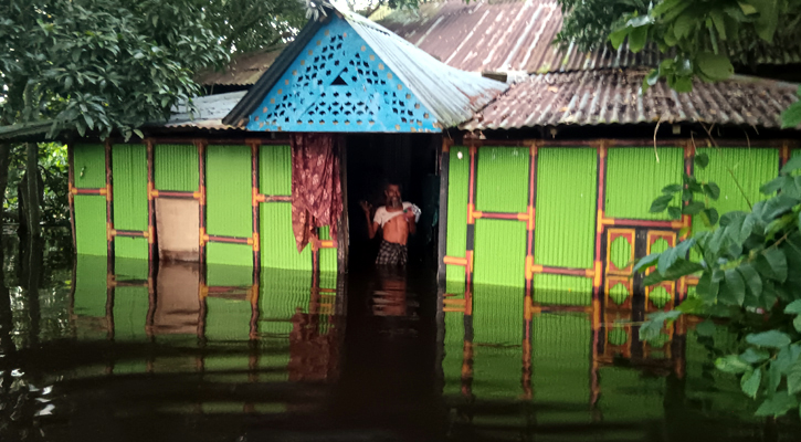 লক্ষ্মীপুরে যে কারণে ধীরে নামছে বন্যার পানি